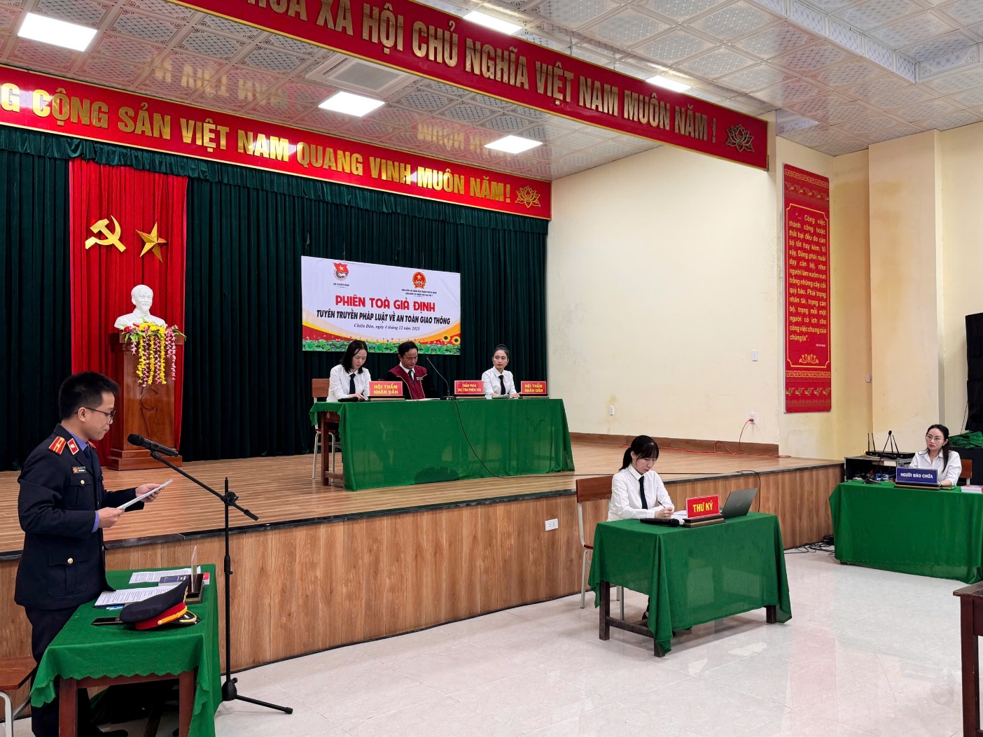 Description: D:\KHU VỰC 7\Chuyên mục tuyên truyền\Năm 2026\Phiên tòa giả định\z7292692760508_ed4a7ce4b5e693d125bf9fea40b2ba0f.jpg