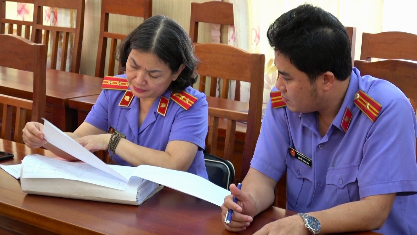 ''Ảnh có chứa người, trang phục, Học tập, Học sinh

Nội dung do AI tạo ra có thể không chính xác.''