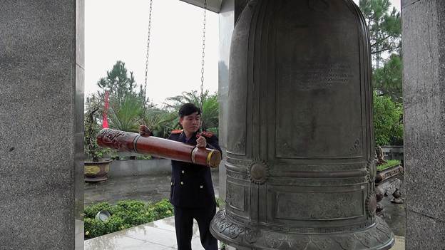 ''Ảnh có chứa ngoài trời, trang phục, bầu trời, cây cối
Nội dung do AI tạo ra có thể không chính xác.''