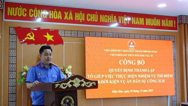 '''Ảnh có chứa văn bản, trang phục, người, Mặt người
Nội dung do AI tạo ra có thể không chính xác.'''