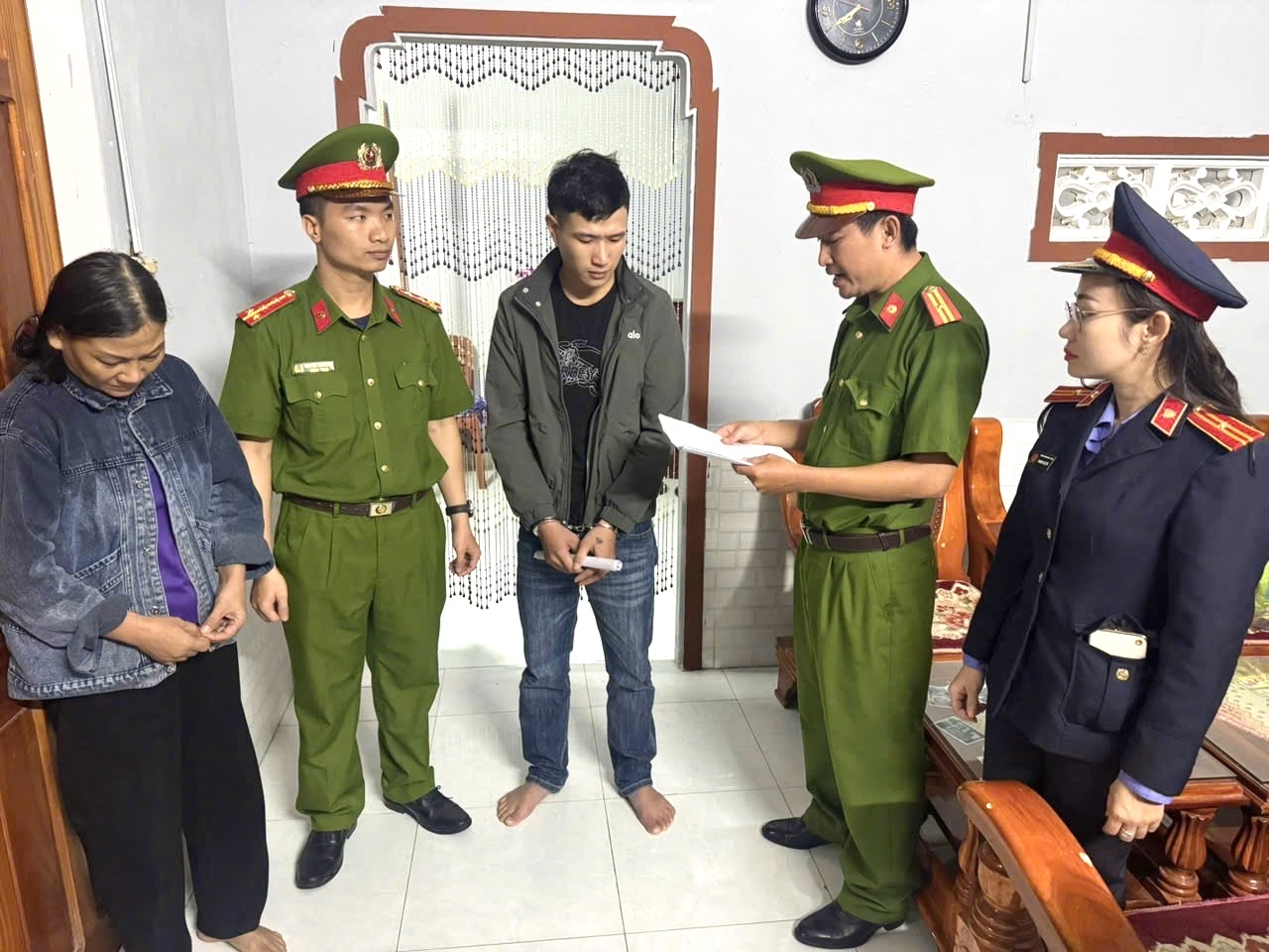 Description: D:\KHU VỰC 7\Chuyên mục tuyên truyền\Năm 2026\KS bắt bị can tạm giam\z7308816864351_21c5b86d01b1717aa1103837c6cab138.jpg