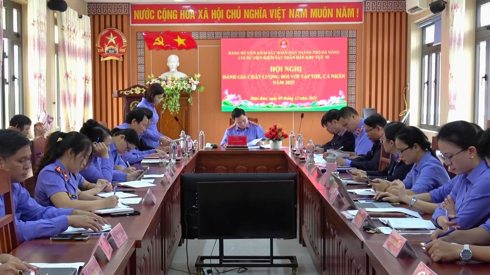 Chi bộ Viện kiểm sát nhân dân Khu vực 10 - Đà Nẵng tổ chức Hội nghị kiểm điểm, đánh giá, xếp loại chất lượng đối với tập thể, cá nhân năm 2025