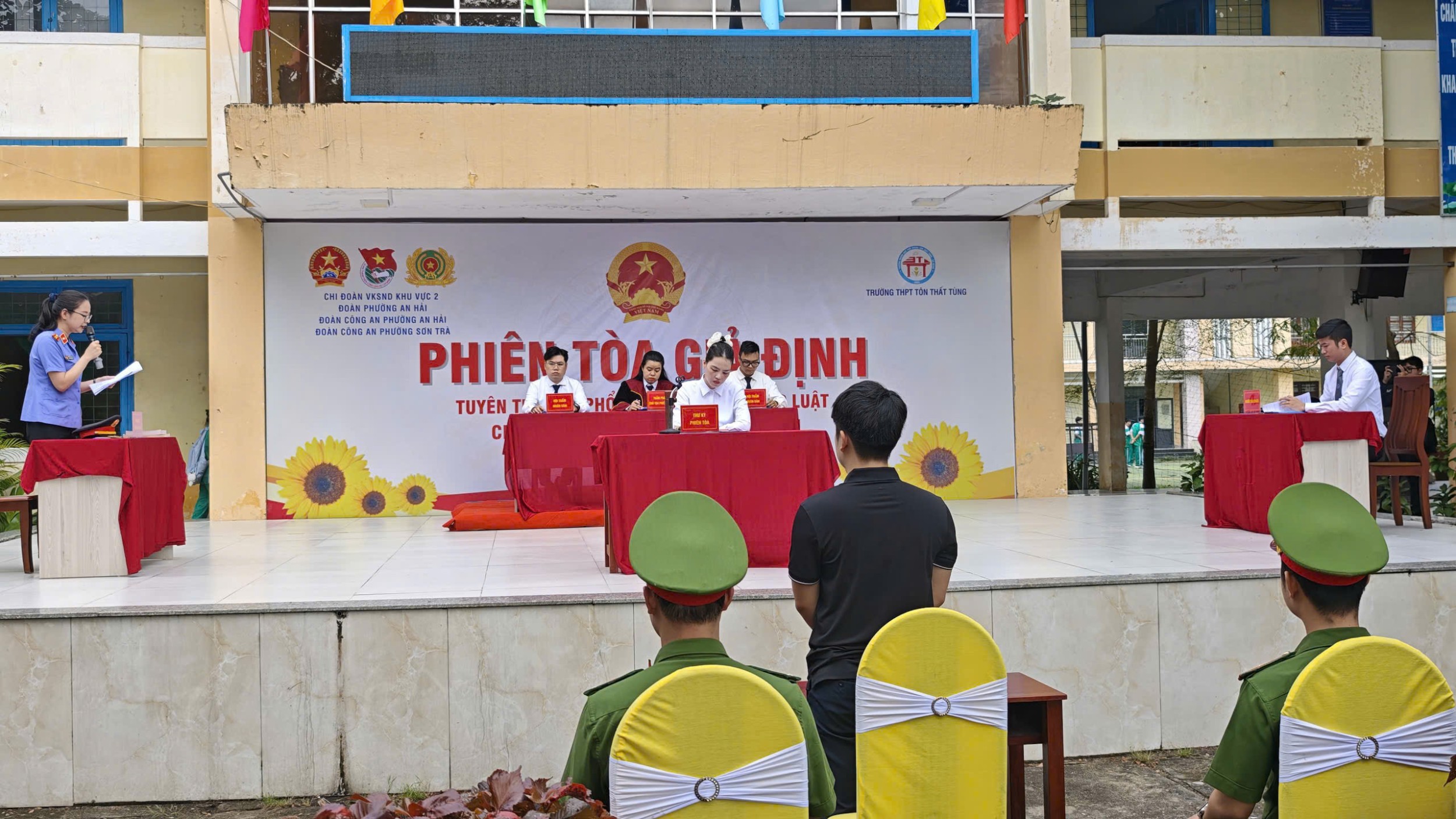 VKSND KHU VỰC 2 – ĐÀ NẴNG TỔ CHỨC PHIÊN TÒA GIẢ ĐỊNH TUYÊN TRUYỀN PHÁP LUẬT VỀ TỘI “SỬ DỤNG TRÁI PHÉP CHẤT MA TÚY”