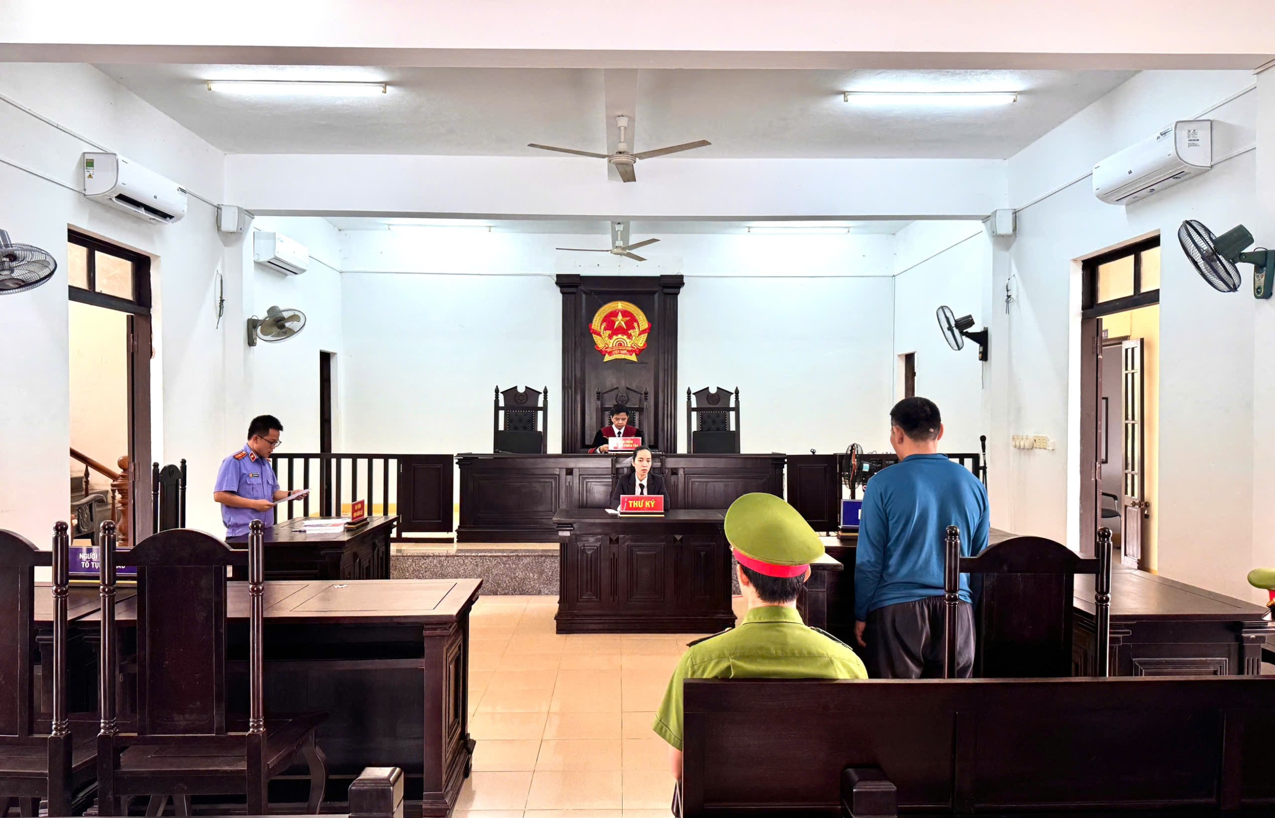 VKSND Khu vực 7 - Đà Nẵng phối hợp cùng với TAND Khu vực 7 - Đà Nẵng tổ chức phiên toà xét xử sơ thẩm vụ án hình sự theo thủ tục rút gọn