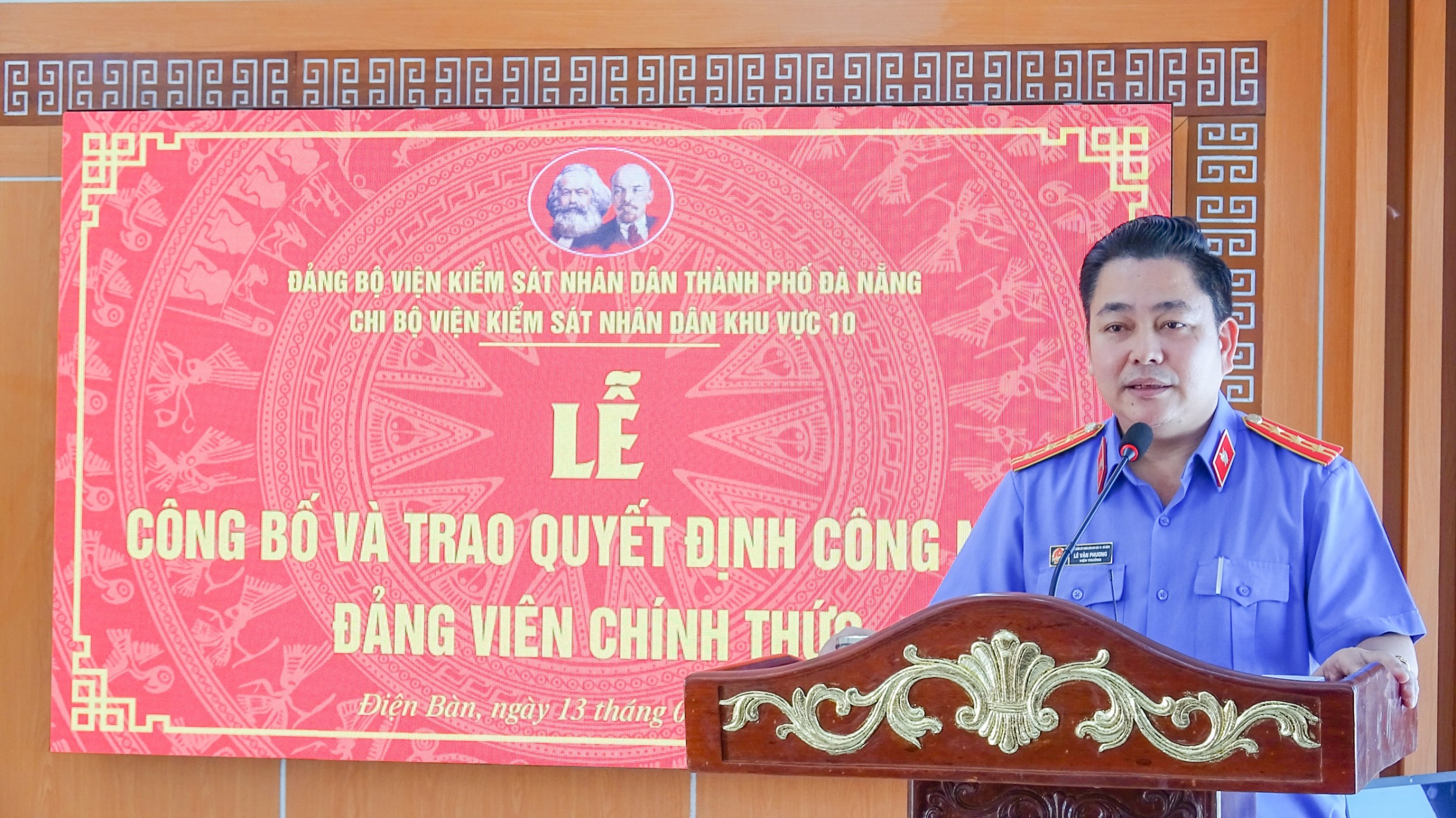 ''''Text Box: 
Hình: đồng chí Lê Văn Phương - Đảng ủy viên, Bí thư Chi bộ, Viện trưởng phát biểu giao nhiệm vụ

''''