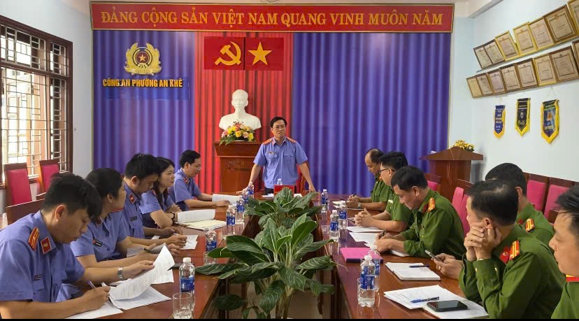 VKSND khu vực 3 – Đà Nẵng trực tiếp kiểm sát việc tiếp nhận, giải quyết nguồn tin về tội phạm tại Công an phường An Khê, thành phố Đà Nẵng.