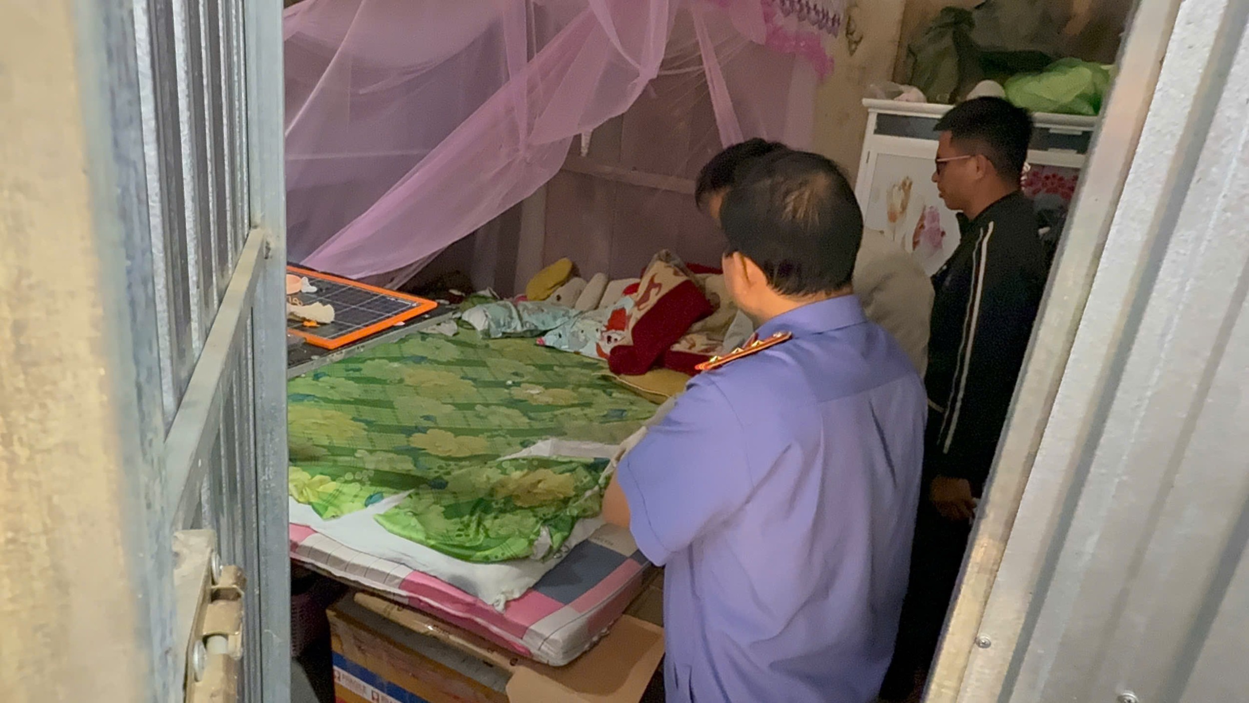 VKSND KHU VỰC 8 KIỂM SÁT KHÁM NGHIỆM HIỆN TRƯỜNG VỤ VIỆC CÓ DẤU HIỆU “HIẾP DÂM NGƯỜI DƯỚI 16 TUỔI”