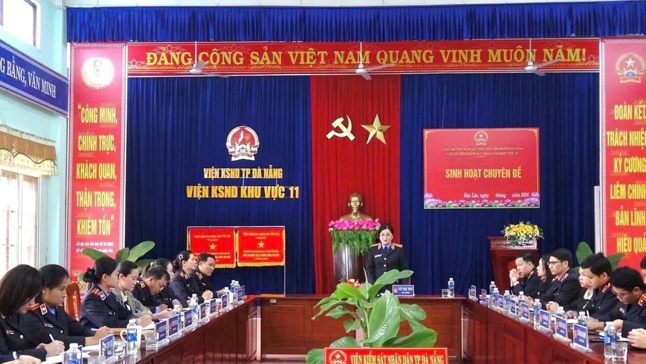 CHI BỘ VIỆN KIỂM SÁT NHÂN DÂN KHU VỰC 11 TỔ CHỨC SINH HOẠT CHUYÊN ĐỀ NHẰM HƯỚNG ĐẾN KỶ NIỆM 66 NĂM NGÀY THÀNH LẬP ĐẢNG CỘNG SẢN VIỆT NAM.