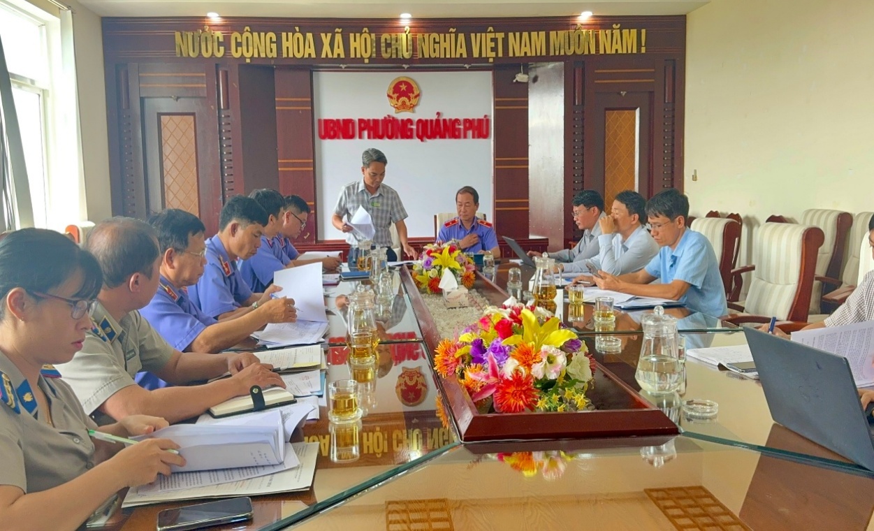 VKSND TP ĐÀ NẴNG KIỂM TRA TIẾN ĐỘ THAHC TẠI UBND PHƯỜNG QUẢNG PHÚ