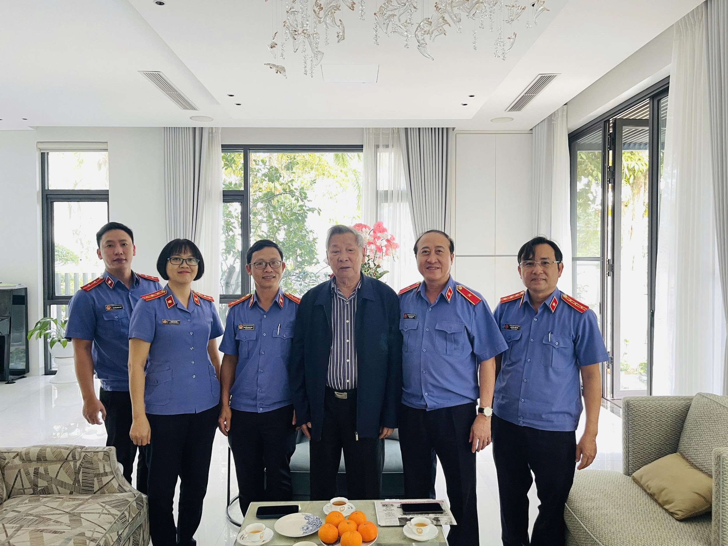 Lãnh đạo Viện KSND thành phố tổ chức thăm, chúc tết các Mẹ Việt Nam Anh Hùng và hưu trí của ngành KSND