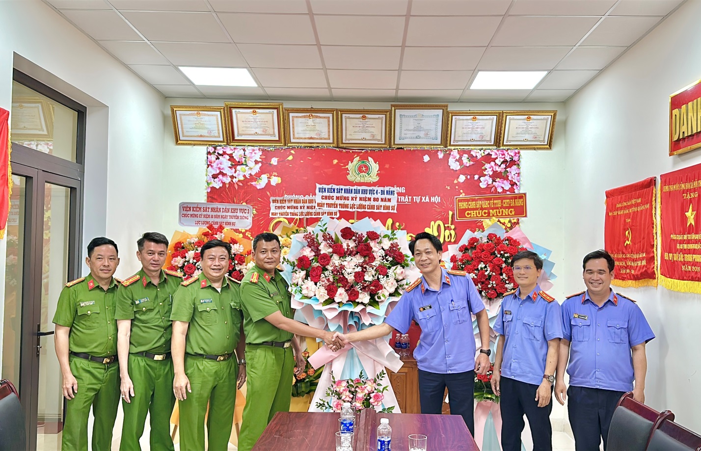 VKSND khu vực 2 - Đà Nẵng đến thăm, chúc mừng nhân dịp kỷ niệm 80 năm Ngày truyền thống Lực lượng Cảnh sát hình sự Công an nhân dân