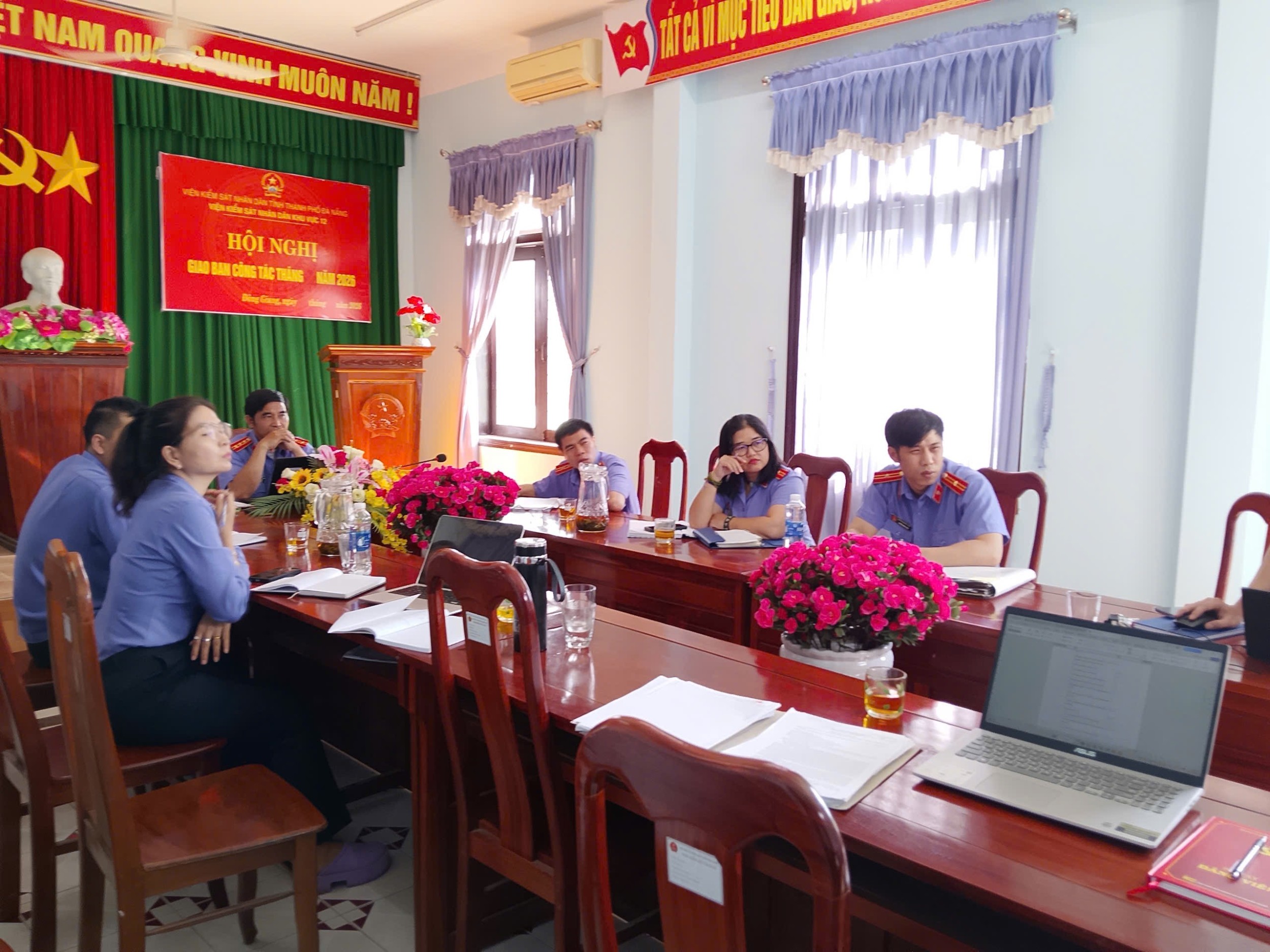 VIỆN KSND KHU VỰC 12 - ĐÀ NẴNG ĐẨY MẠNH CHUYỂN ĐỔI SỐ THÔNG QUA TRIỂN KHAI SỔ TAY ĐIỆN TỬ NGHIỆP VỤ