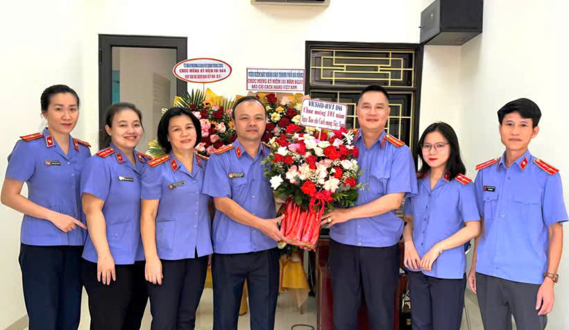 VIỆN KSND KHU VỰC 3 - ĐÀ NẴNG THĂM, CHÚC MỪNG BÁO BẢO VỆ PHÁP LUẬT NHÂN NGÀY BÁO CHÍ CÁCH MẠNG VIỆT NAM