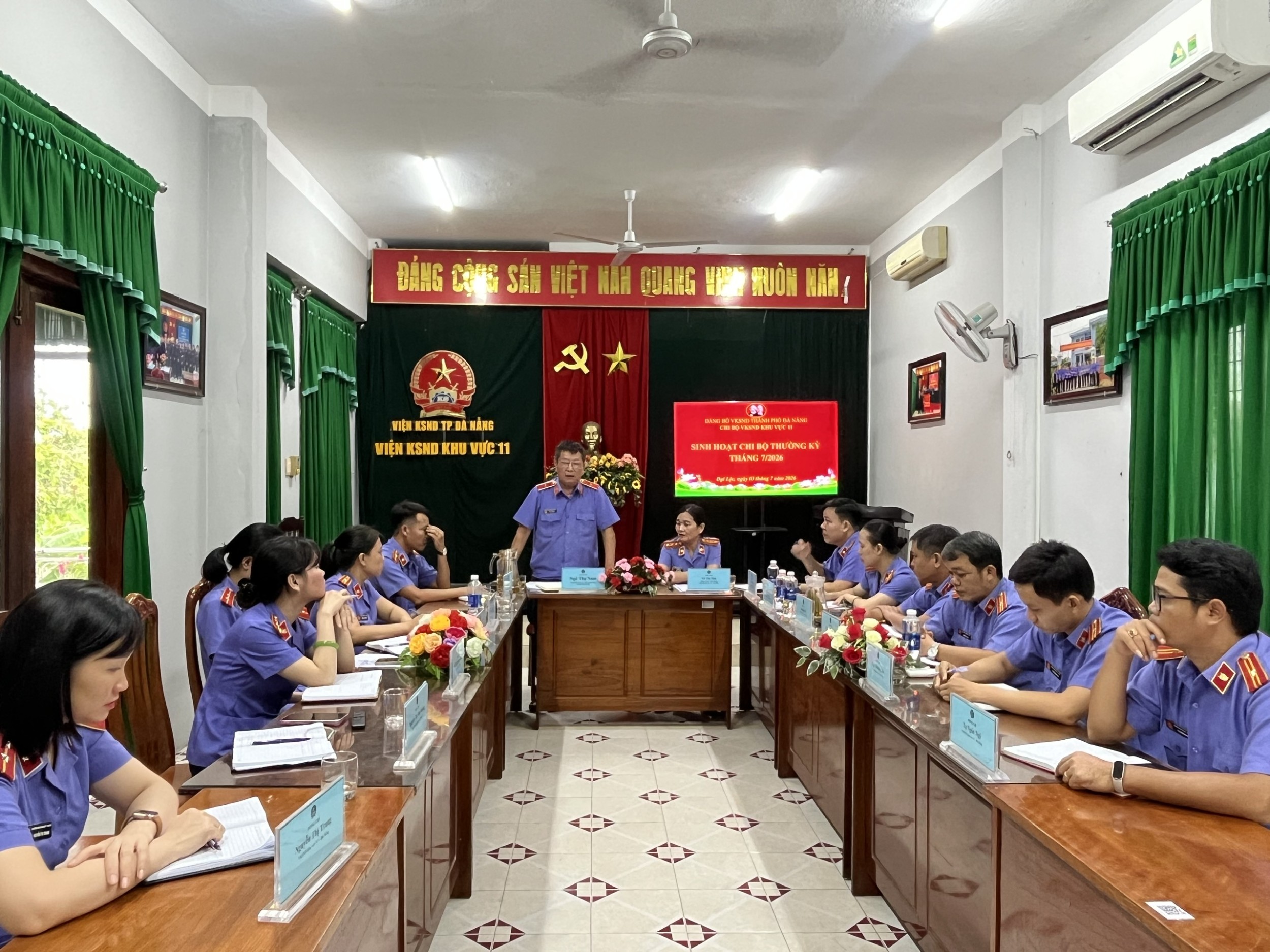 CHI BỘ VKSND KHU VỰC 11 TỔ CHỨC SINH HOẠT CHI BỘ THƯỜNG KỲ THÁNG 7 KẾT HỢP SƠ KẾT CÔNG TÁC 6 THÁNG ĐẦU NĂM 2026