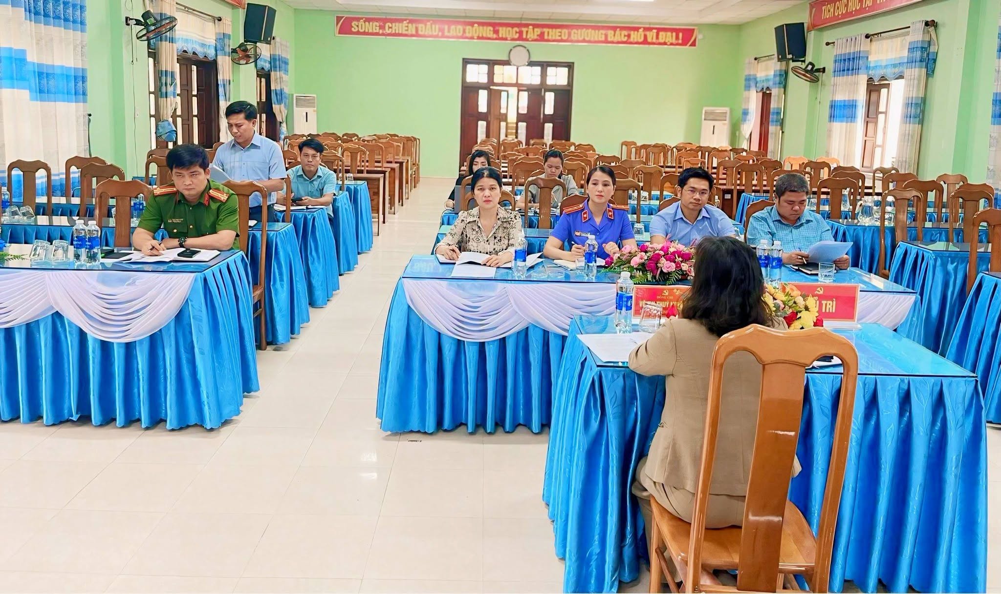 Viện kiểm sát nhân dân khu vực 11 tham dự Hội nghị sơ kết tình hình thực hiện nhiệm vụ 6 tháng đầu năm và triển khai nhiệm vụ trọng tâm 06 tháng cuối năm của Tổ công tác nội chính Đảng ủy xã Phú Thuận