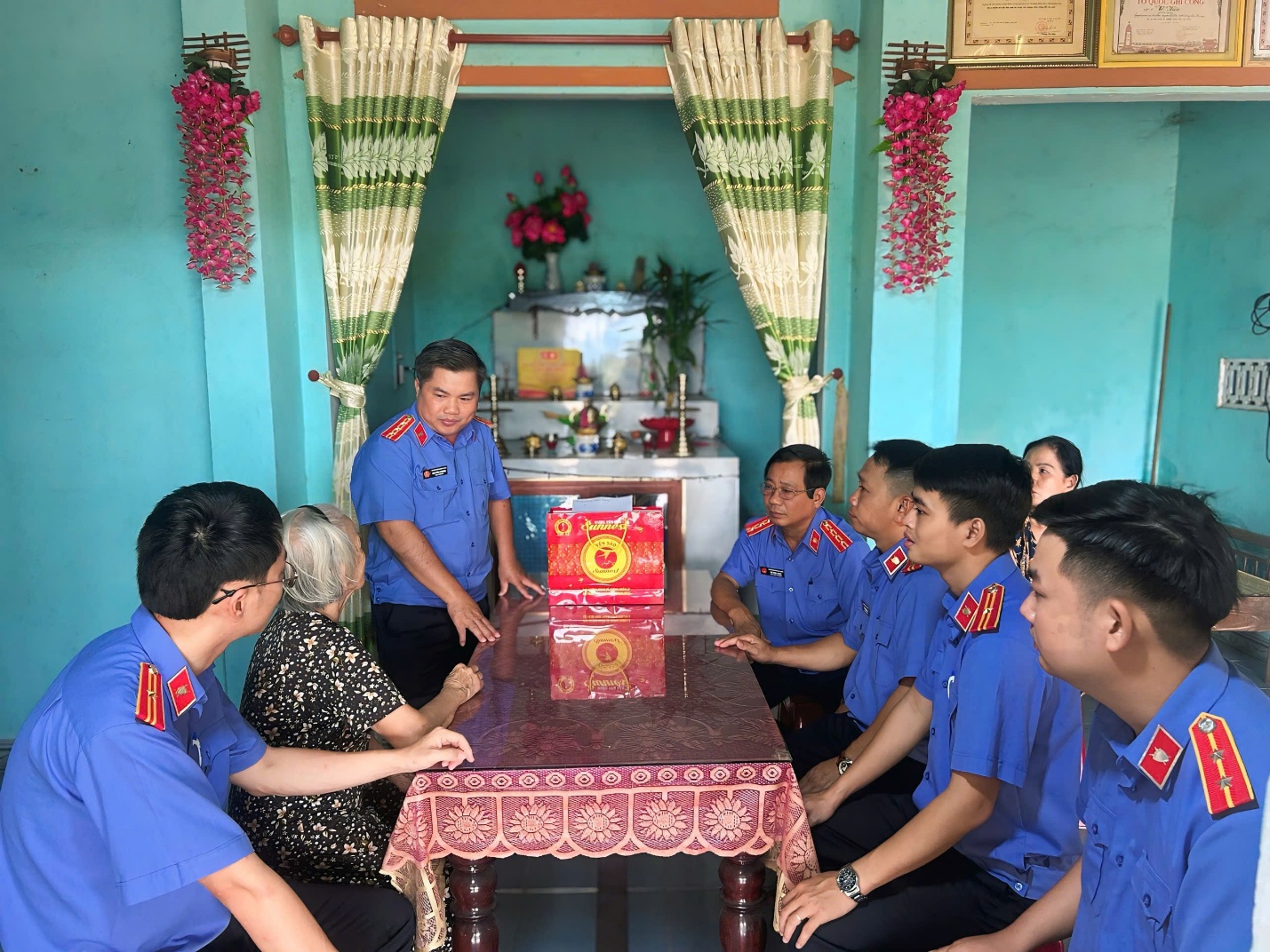 VKSND Khu vực 9 – Đà Nẵng lan tỏa truyền thống “uống nước nhớ nguồn”, tri ân các Mẹ Việt Nam Anh hùng nhân kỷ niệm 66 năm Ngày truyền thống Ngành kiểm sát nhân dân và 79 năm Ngày Thương binh - Liệt sỹ