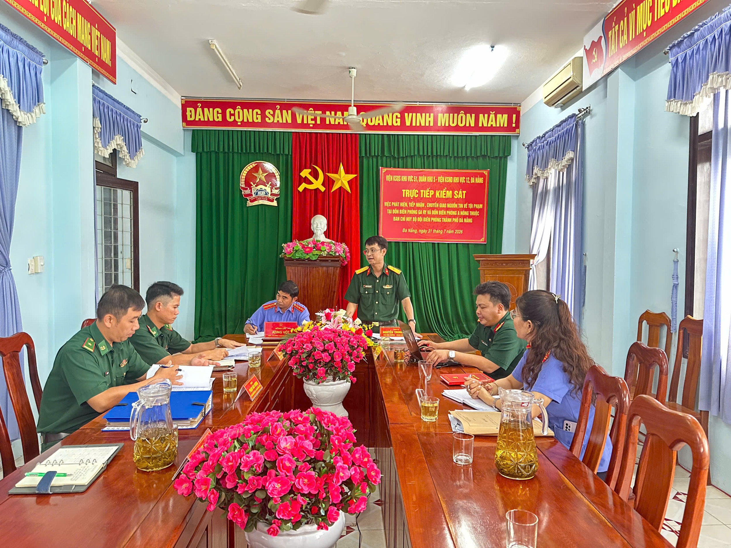 VIỆN KIỂM SÁT NHÂN DÂN KHU VỰC 12 PHỐI HỢP VỚI VIỆN KIỂM SÁT QUÂN SỰ KHU VỰC 51 - QUÂN KHU 5 TỔ CHỨC BUỔI KIỂM SÁT TRỰC TIẾP 02 ĐỒN BIÊN PHÒNG GA RY VÀ  A NÔNG