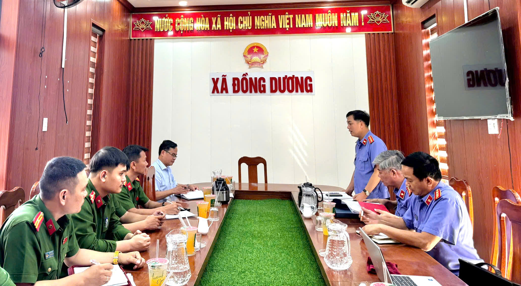 VKSND TP Đà Nẵng (Phòng 8) chủ trì, phối hợp với VKSND Khu vực 6 trực tiếp kiểm sát việc thi hành án hình sự và thi hành biện pháp ngăn chặn cấm đi khỏi nơi cư trú tại UBND xã Đồng Dương, Thăng Bình