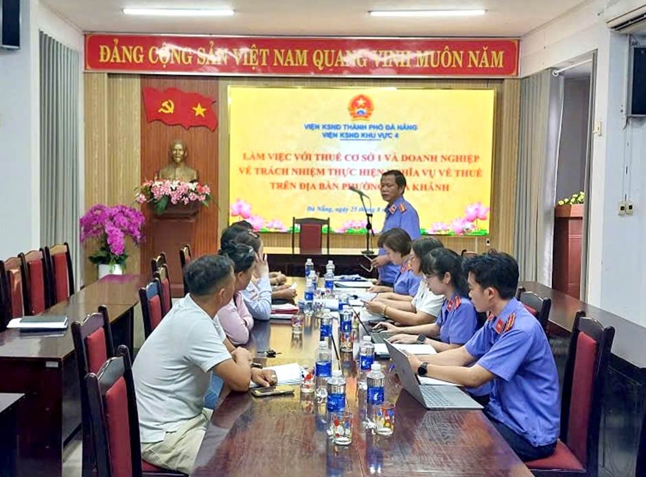 VKSND khu vực 4 phối hợp Thuế cơ sở 1 đôn đốc đôn đốc doanh nghiệp thực hiện nghĩa vụ thuế, bảo đảm nguồn thu ngân sách