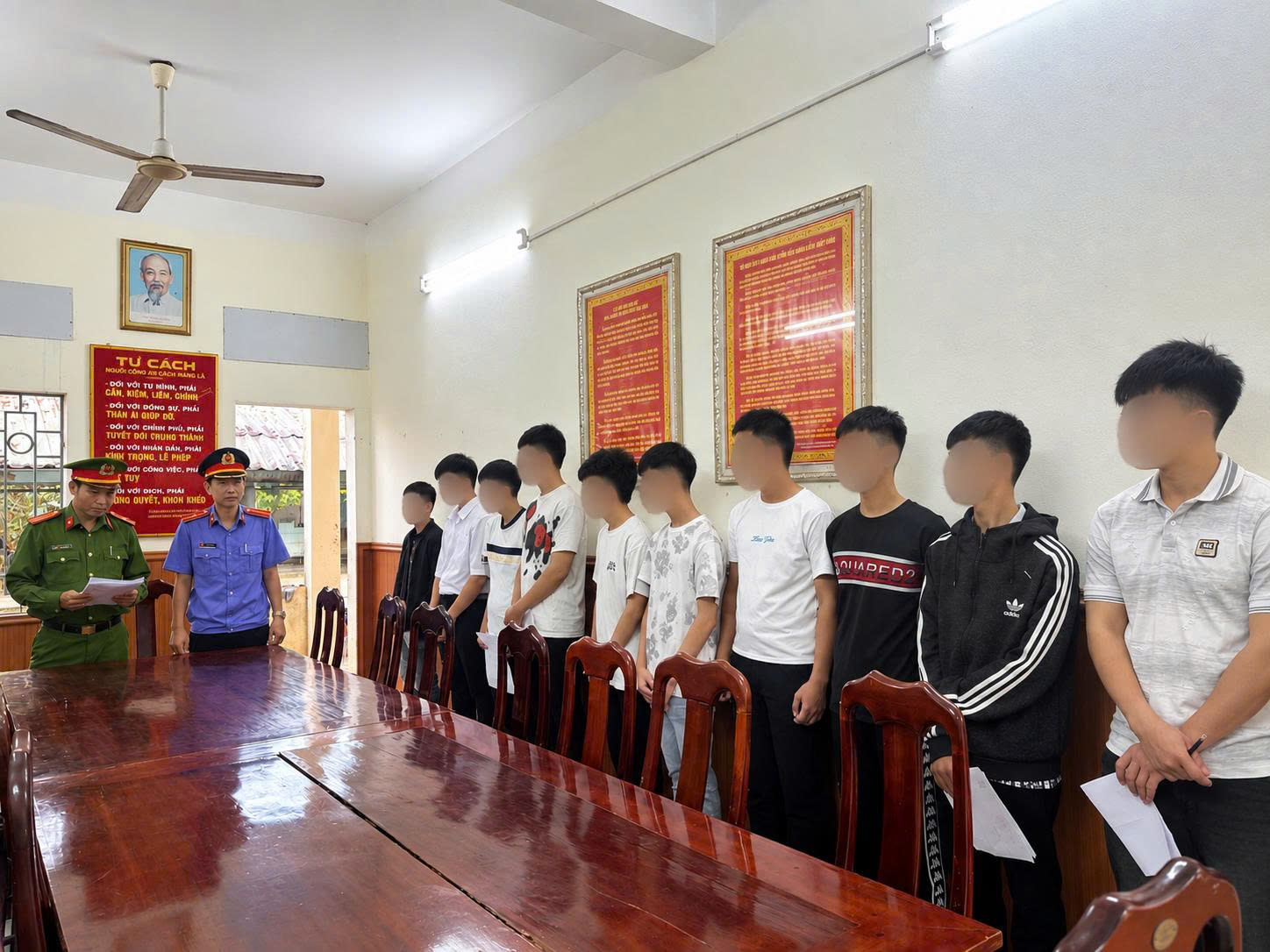 Viện kiểm sát nhân dân khu vực 10 - Đà Nẵng phê chuẩn khởi tố 08 bị can trong vụ án “Gây rối trật tự công cộng và Cố ý gây thương tích”