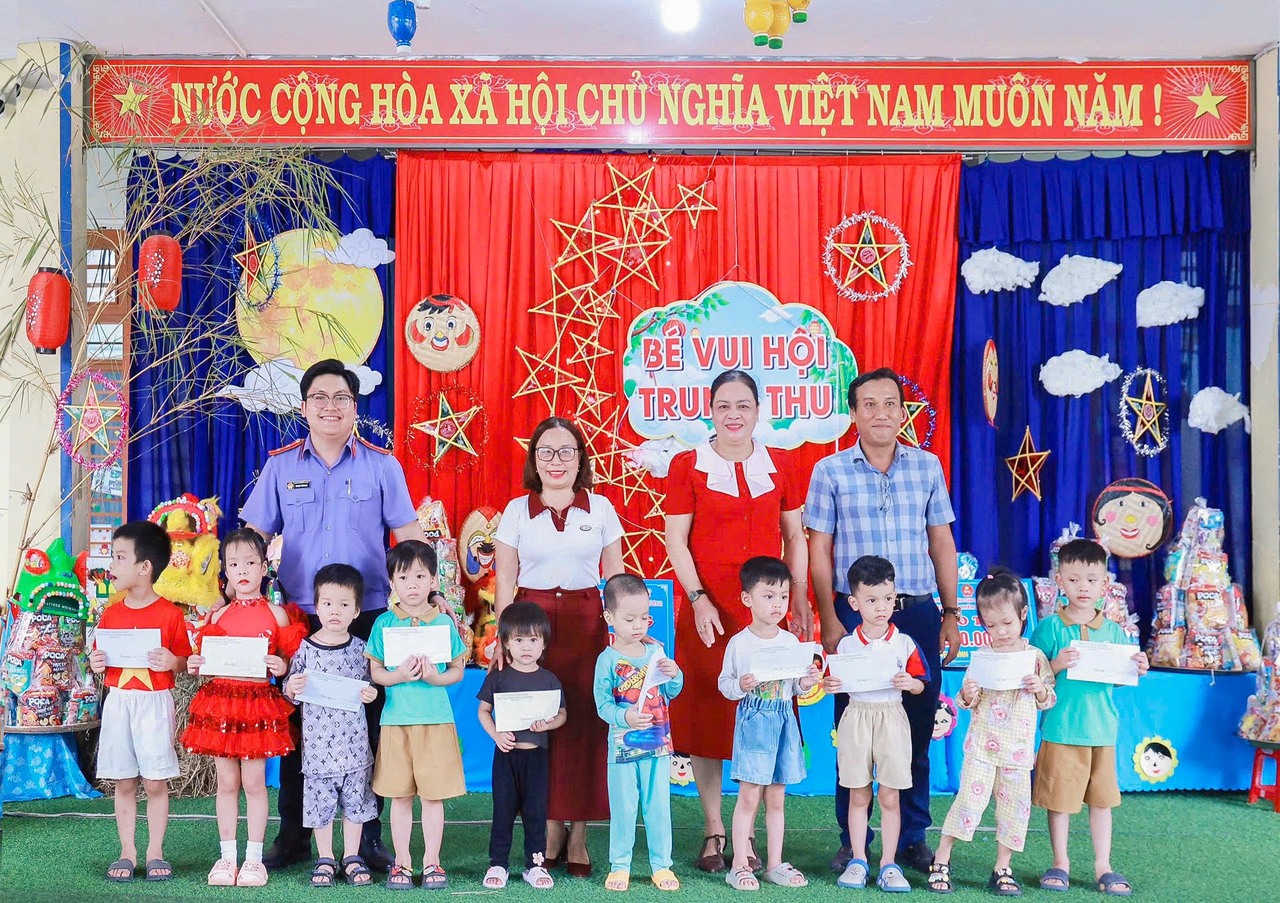 Chuỗi hoạt động trung thu ấm áp, nghĩa tình của Chi đoàn VKSND khu vực 10
