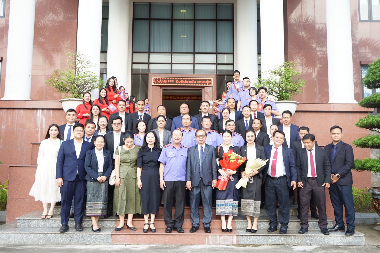 Thắm tình hữu nghị: VKSND thành phố Đà Nẵng đón tiếp đoàn đại biểu VKSND tối cao Lào