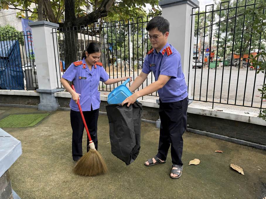 CHI ĐOÀN VKSND KHU VỰC 2 – ĐÀ NẴNG RA QUÂN HƯỞNG ỨNG CHIẾN DỊCH “LÀM CHO THẾ GIỚI SẠCH HƠN” NĂM 2026