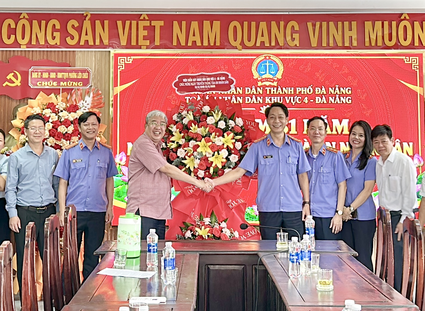 VKSND khu vực 4 - Đà Nẵng chúc mừng kỷ niệm 81 năm  ngày truyền thống Tòa án nhân dân