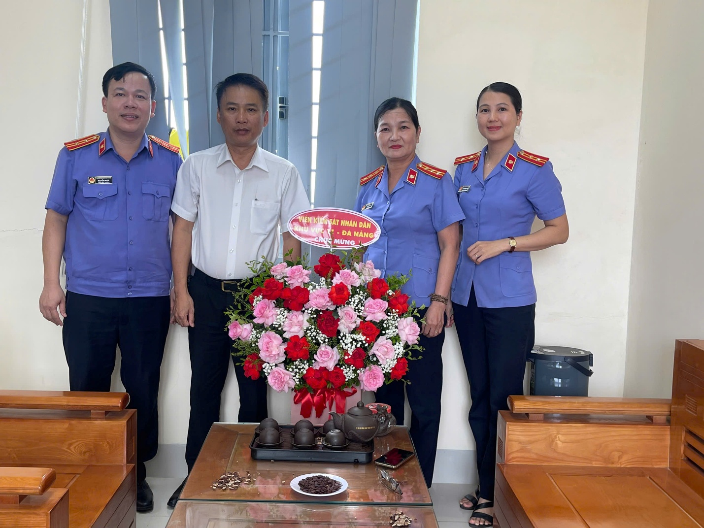 VKSND khu vực 11 thành phố Đà Nẵng thăm, chúc mừng TAND khu vực 11 thành phố Đà Nẵng nhân Ngày truyền thống Tòa án nhân dân