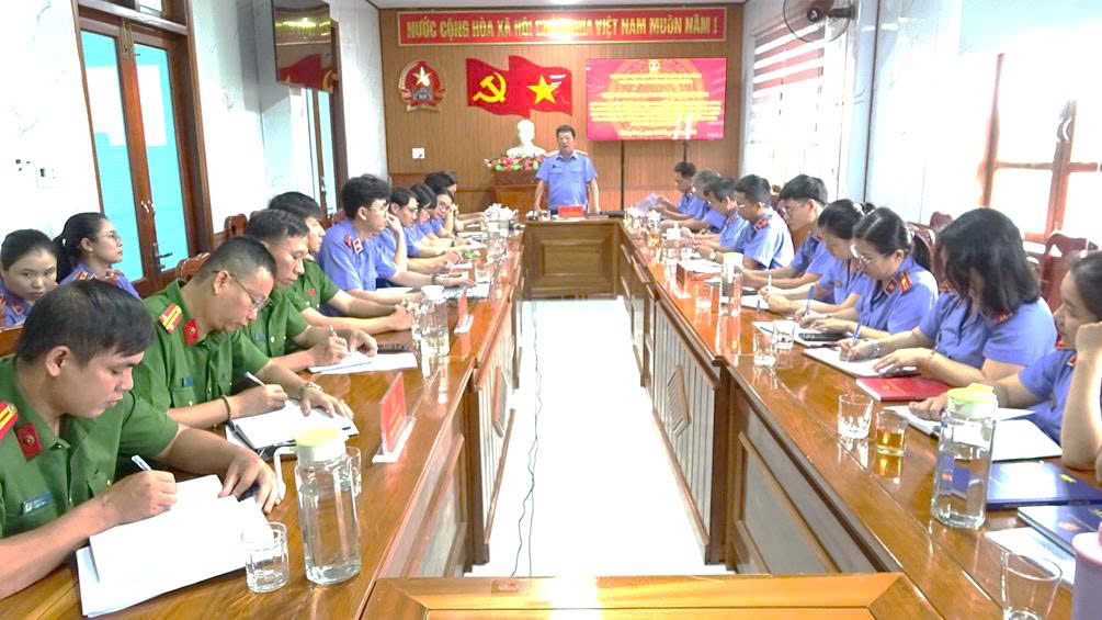 VKSND thành phố Đà Nẵng kiểm tra hướng dẫn đối với VKSND Khu vực 6 và Công an các xã Thăng Bình, Xuân Phú về công tác tiếp nhận, giải quyết nguồn tin về tội phạm