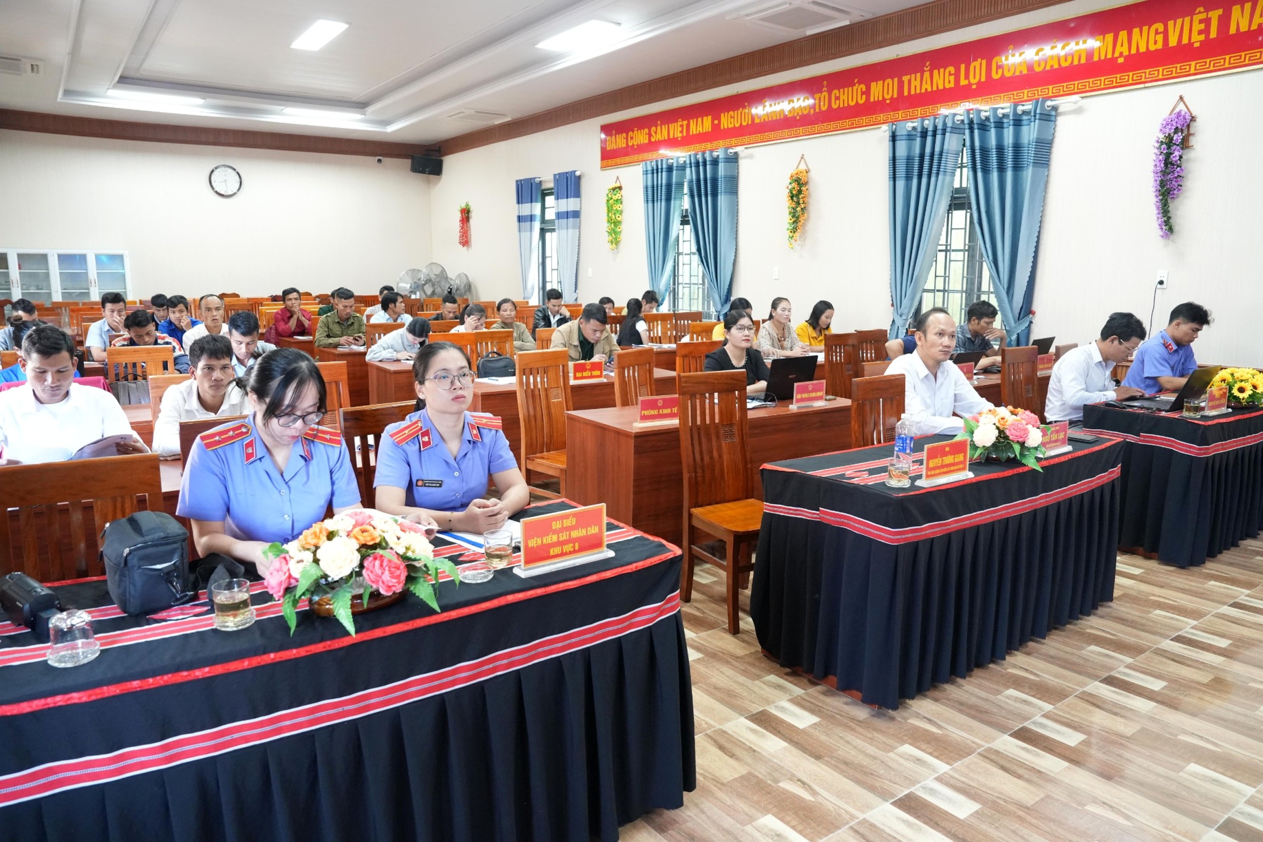 LÃNH ĐẠO VKSND KHU VỰC 8 - ĐÀ NẴNG THAM GIA HỘI NGHỊ TẬP HUẤN CÔNG TÁC HÒA GIẢI Ở CƠ SỞ VÀ TUYÊN TRUYỀN, PHỔ BIẾN PHÁP LUẬT TẠI XÃ TRÀ TẬP, TP ĐÀ NẴNG