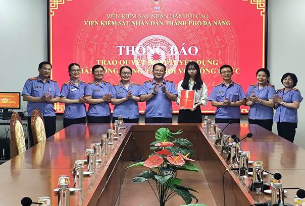 VKSND THÀNH PHỐ ĐÀ NẴNG TỔ CHỨC GẶP MẶT, THÔNG BÁO QUYẾT ĐỊNH TUYỂN DỤNG CÔNG CHỨC THEO CHÍNH SÁCH THU HÚT, TRỌNG DỤNG NGƯỜI CÓ TÀI NĂNG